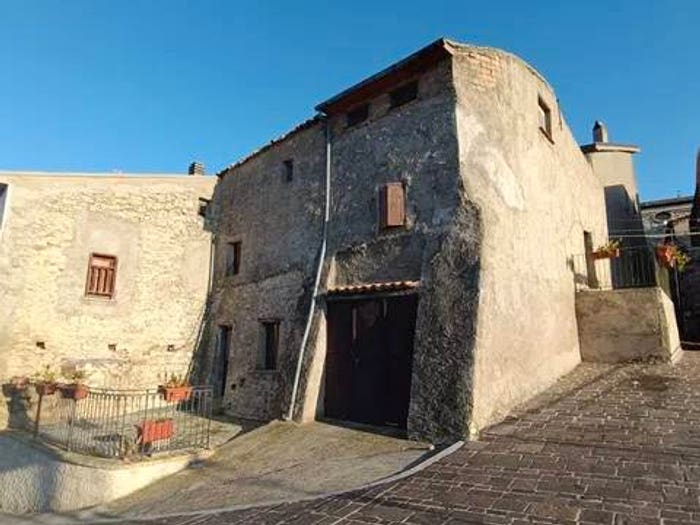 Casa con 6 locali in vendita in Piazza Gabriele D'Annunzio, Centro, Altino