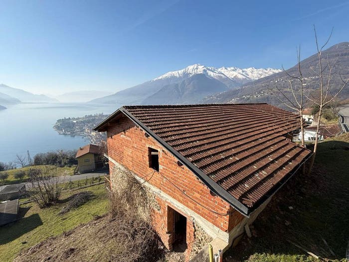 Casa quadrilocale in vendita in Località Traversa, Gravedona ed Uniti