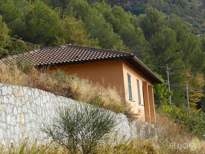 Casa con 6 locali in vendita in via turistica snc, Centro, Camporosso