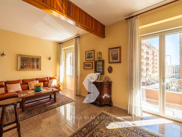 Appartamento con 6 locali in vendita in Via Ottone Bacaredda, Villanova, Cagliari