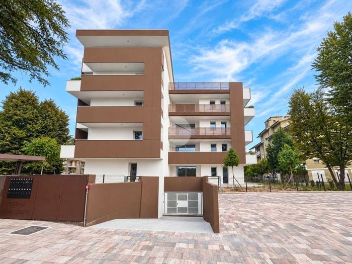 Appartamento con 5 locali in vendita in Viale Felissent, Santa Maria del Rovere, Treviso