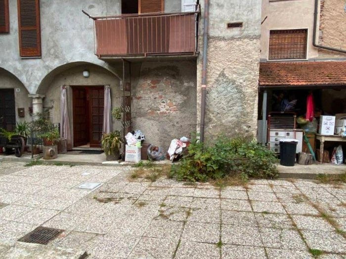 Casa con 5 locali in vendita in Piazza Fratelli Cattoni, Ganna, Valganna