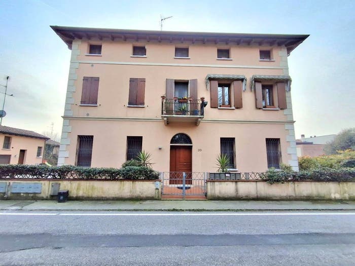 Appartamento trilocale in vendita in Via Bassa, Centro, Villimpenta