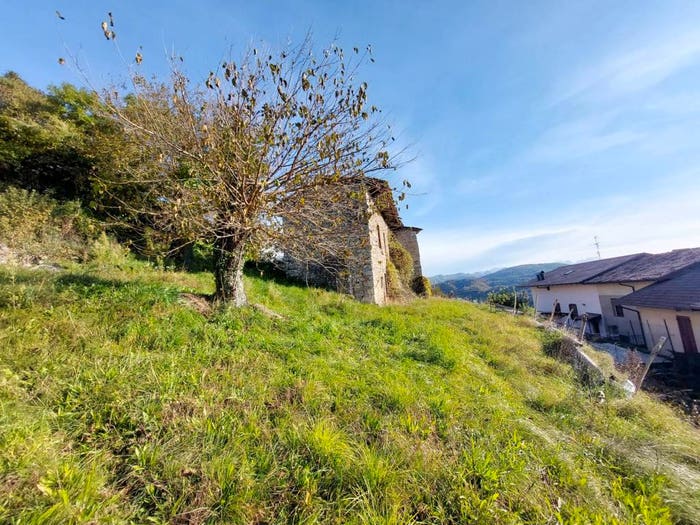 Casa con 6 locali in vendita in Via Navezze, Bione