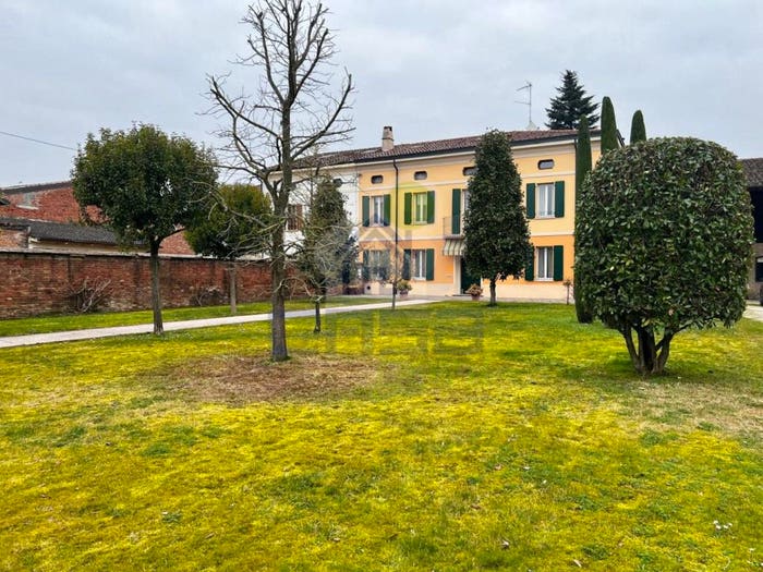 Casa con 6 locali in vendita in via Ardigò, Casteldidone