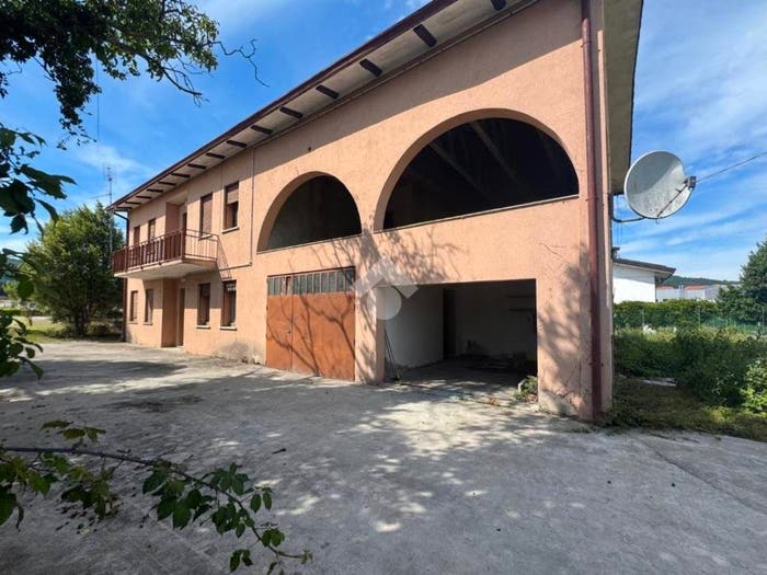 Casa con 6 locali in vendita in Viale delle Terme, Galzignano, Galzignano Terme