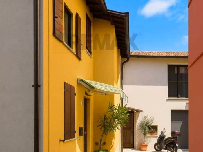 Casa con 5 locali in vendita in Sartirana Cassina Cicognola Sabbioncello, Merate