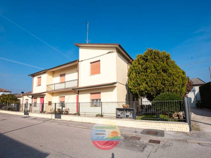 Casa con 6 locali in vendita in Via Piave, Mezzogoro, Codigoro