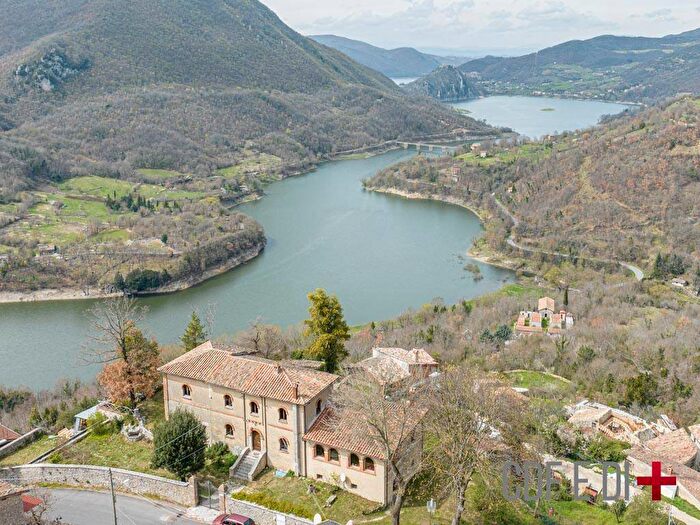 Casa con 6 locali in vendita in Viale Trieste, Paganico Sabino