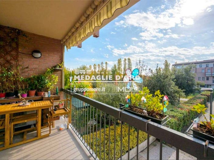 Appartamento quadrilocale in vendita in via Repubblica di Montefiorino, Crocetta, Modena