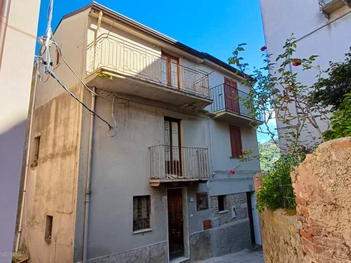 Casa quadrilocale in vendita in Via Scesa Fontenuova, Centro, Ficarra