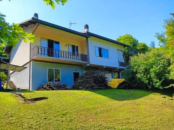 Casa con 6 locali in vendita in Via Montessori, Gemonio