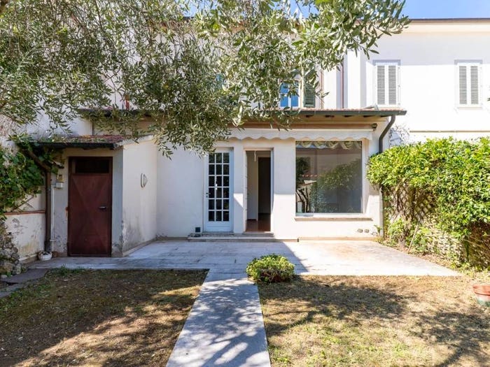 Casa con 6 locali in vendita in Empoli FI, Stazione Agenzia delle Entrate, Empoli