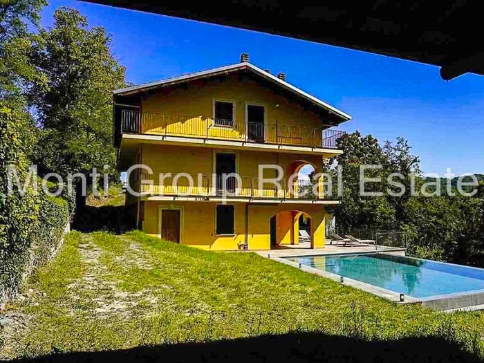 Casa con 6 locali in vendita in Acqui Terme
