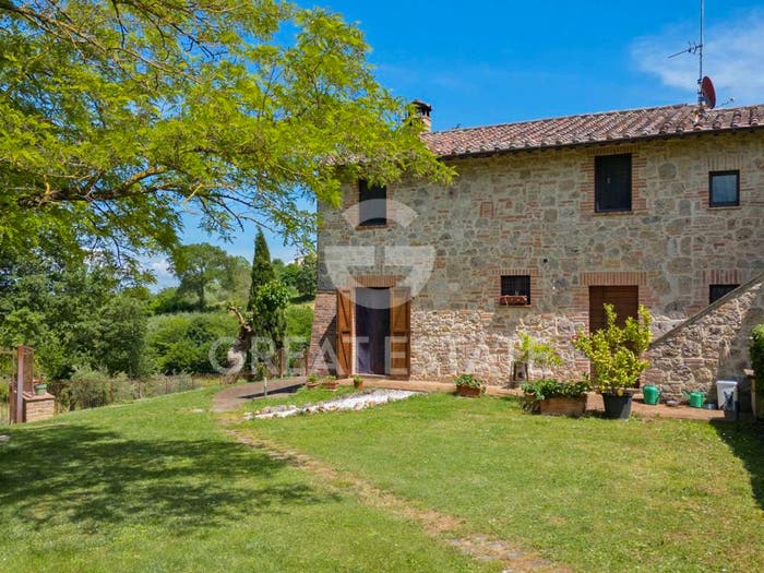 Casa con 6 locali in vendita in Via Sereni, Chiusi