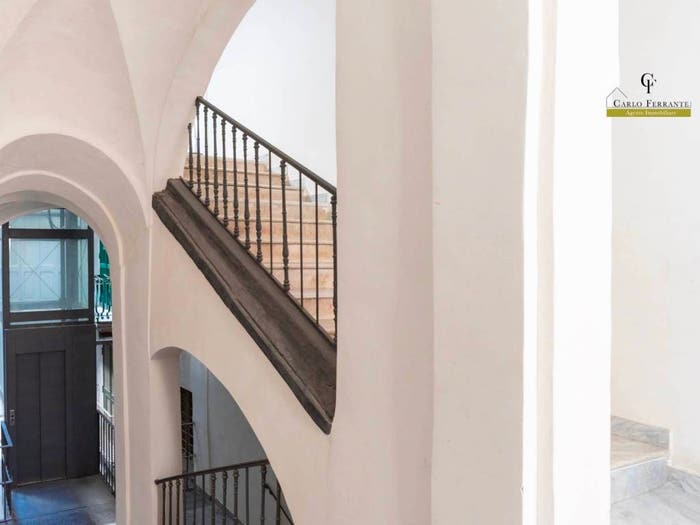 Appartamento con 5 locali in vendita in Monte Santo, Napoli