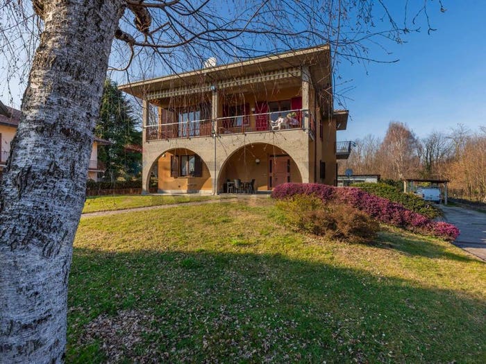Casa con 6 locali in vendita in Via XXV Aprile, Albizzate
