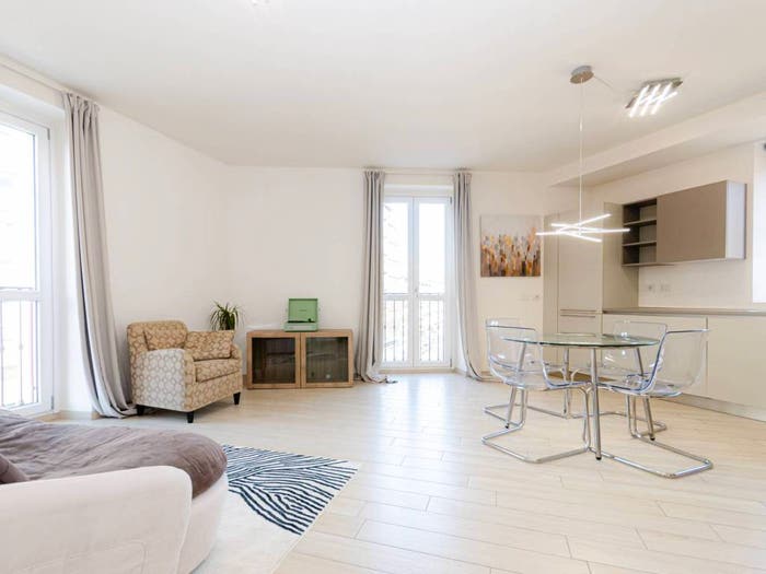 Appartamento quadrilocale in vendita in Via Carlo Farini, Isola, Milano