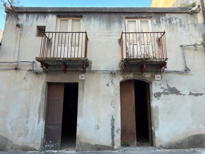 Casa con 5 locali in vendita in Via Sambuca, Centro, Barcellona Pozzo di Gotto