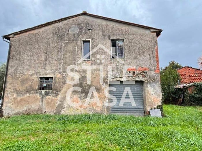 Casa con 5 locali in vendita in Via Bianucci, Alberghi Via Romana Pescia Morta, Pescia
