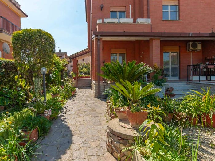 Casa con 6 locali in vendita in Via Girolamo Gravina, Dragona, Roma