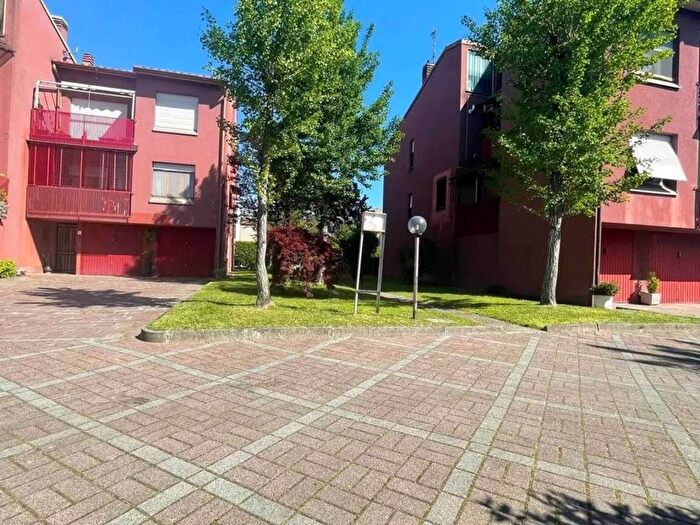 Casa quadrilocale in vendita in Torretta Martinetta San Grato, Lodi