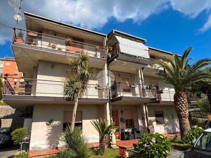 Casa con 6 locali in vendita in Via Eugenio Altomare, Centro, Rogliano