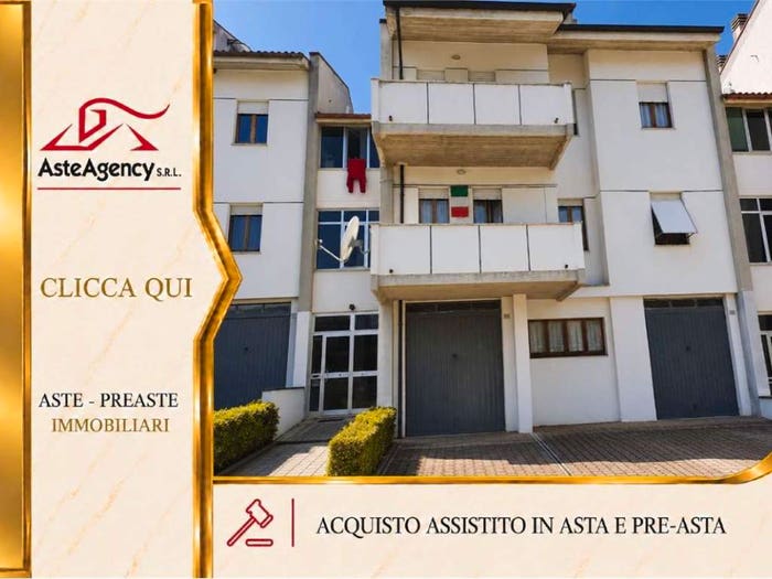Appartamento con 5 locali in vendita in Via Ugo Betti, Centro, Castelraimondo