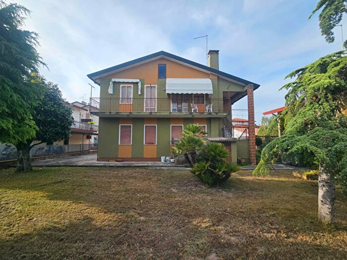 Casa con 5 locali in vendita in Cavallino Treporti