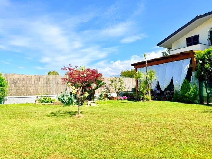 Casa con 5 locali in vendita in Ronchi Poveromo, Massa