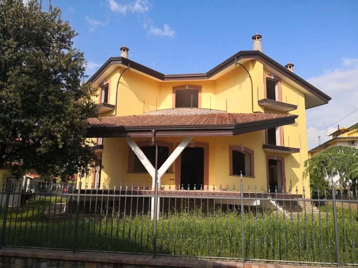 Casa con 6 locali in vendita in Centro, Albanella