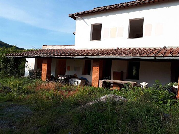 Casa con 6 locali in vendita in Monsummano Terme