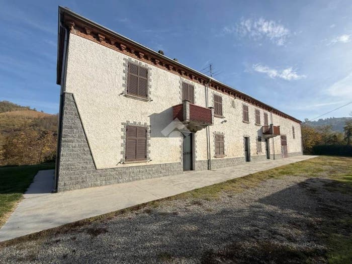 Casa con 6 locali in vendita in Frazione Garbazzola, Calamandrana
