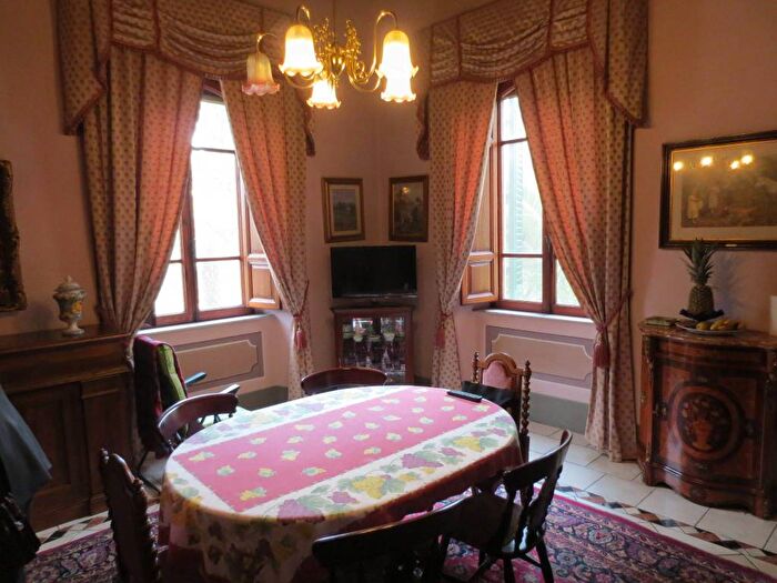 Casa con 6 locali in vendita in Piazza Giuseppe Giusti, Centro, Monsummano Terme