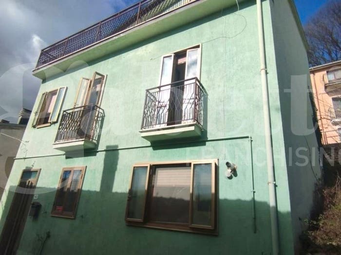 Appartamento con 6 locali in vendita in Via del Genio, Villa Scontrone, Scontrone