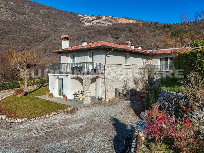 Casa con 6 locali in vendita in via del Gazzolo, Botticino