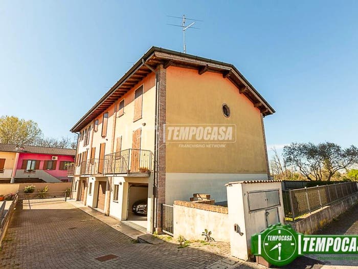 Casa quadrilocale in vendita in Vicolo Madre Teresa di Calcutta, Ripalta Arpina