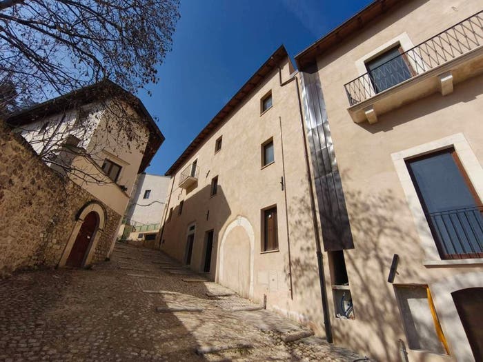 Casa con 6 locali in vendita in Costa di Picenze, Villa Comunale, L'Aquila