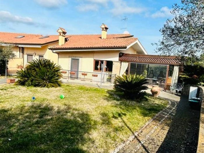 Casa con 6 locali in vendita in Via Felice Ferri, Frascati
