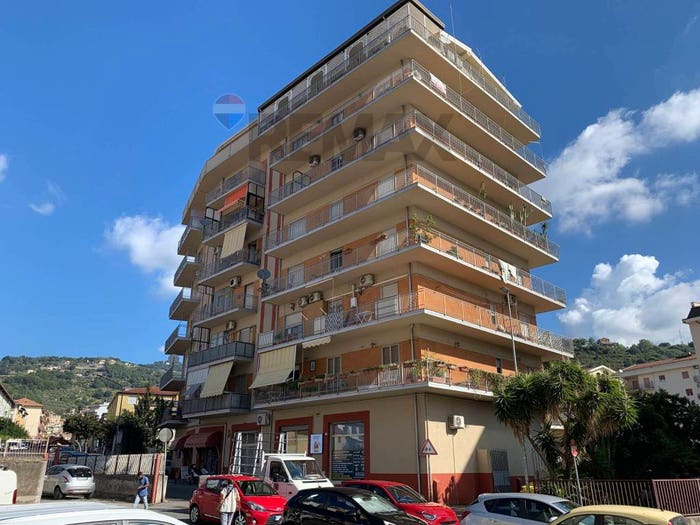 Appartamento con 5 locali in vendita in Viale Maggio, Nicastro Sambiase, Lamezia Terme
