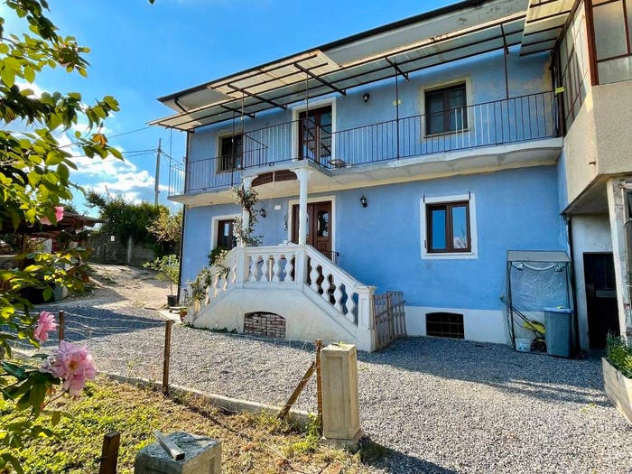 Casa con 5 locali in vendita in Strada Coste di San Pietro, Centro, Carrù