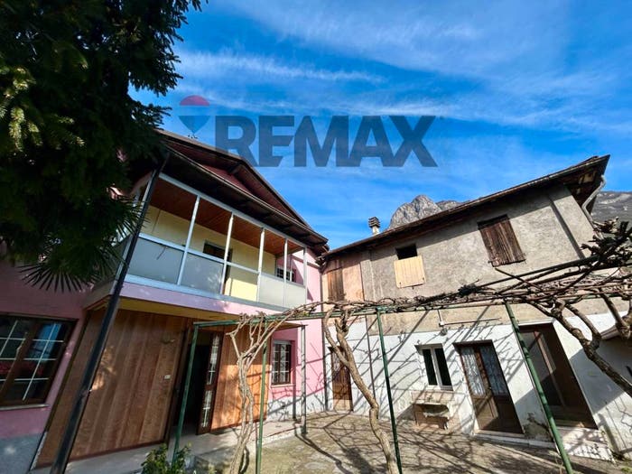 Casa con 6 locali in vendita in Centro, Costa Volpino