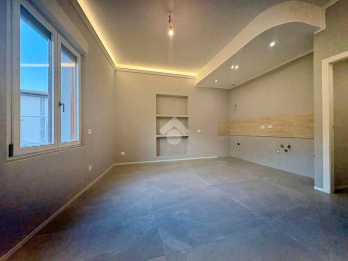 Appartamento quadrilocale in vendita in Via Giosuè Carducci, Centro, Signa