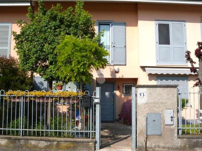 Casa quadrilocale in vendita in Via Giosue' Ceriani, Origgio