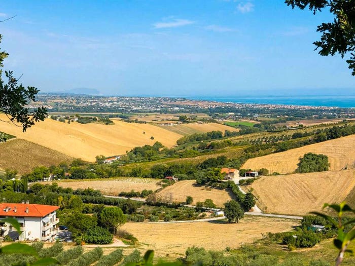 Appartamento con 6 locali in vendita in Via dell'Agricoltura, Fermo