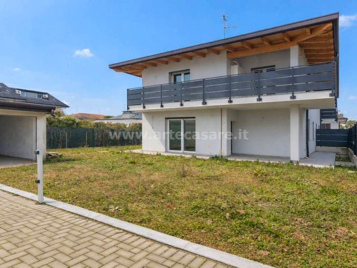 Casa quadrilocale in vendita in Via Luigi Cadorna, Centro, Magnago