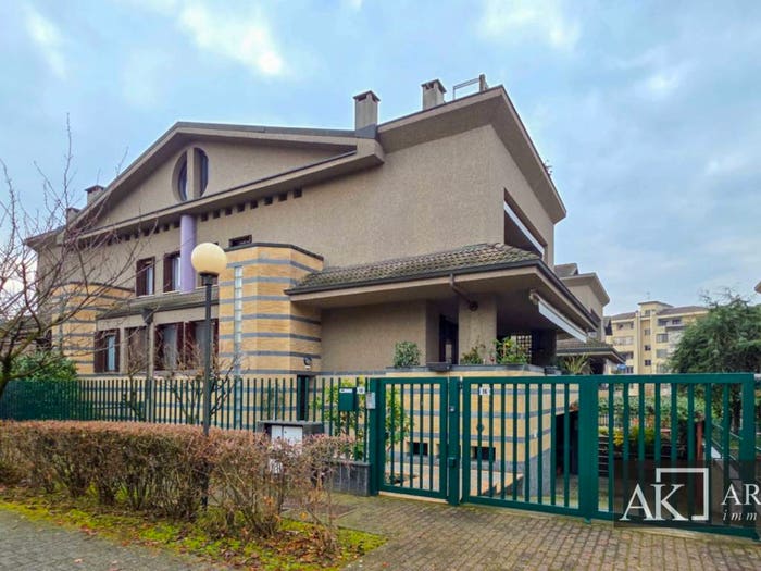 Casa con 6 locali in vendita in Via Rina Musso, Bicocca, Novara