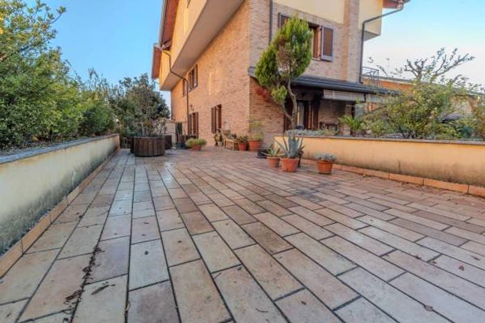 Casa con 6 locali in vendita in Via Vittorio Veneto, Centro, Garbagnate Milanese