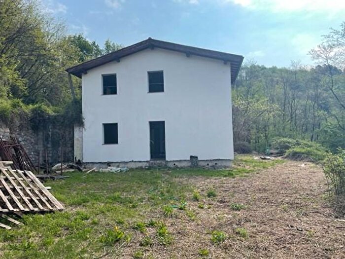 Casa quadrilocale in vendita in Barga