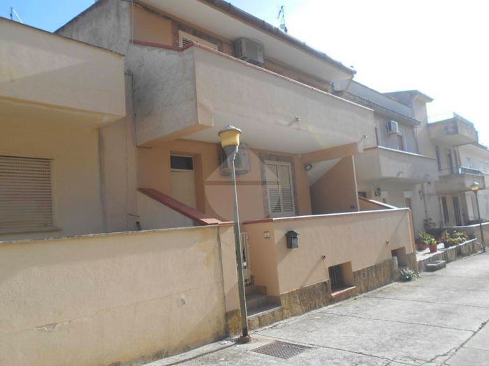 Casa con 6 locali in vendita in Via Francesco Crispi, Salaparuta
